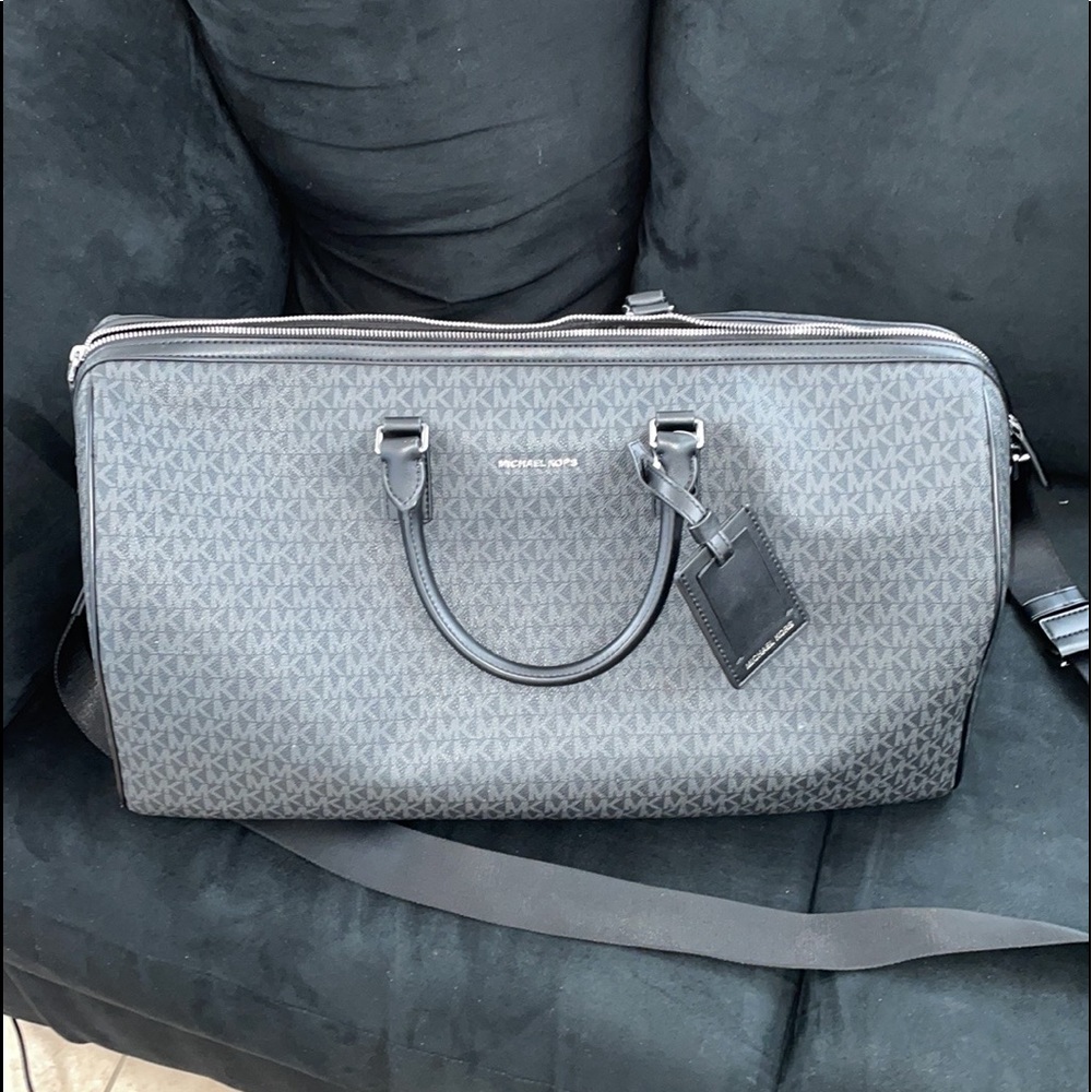 Used Michael kors weekender bag!! - Picture 1 of 9